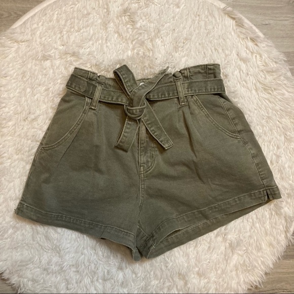 AMERICAN Eagle Olive Green Paper Bag Mom Shorts - Picture 2 of 9